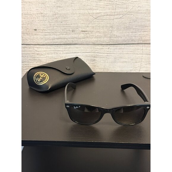 Ray Ban New Wayfarer Polarized Black Sunglasses With Classic Case - Picture 3 of 5